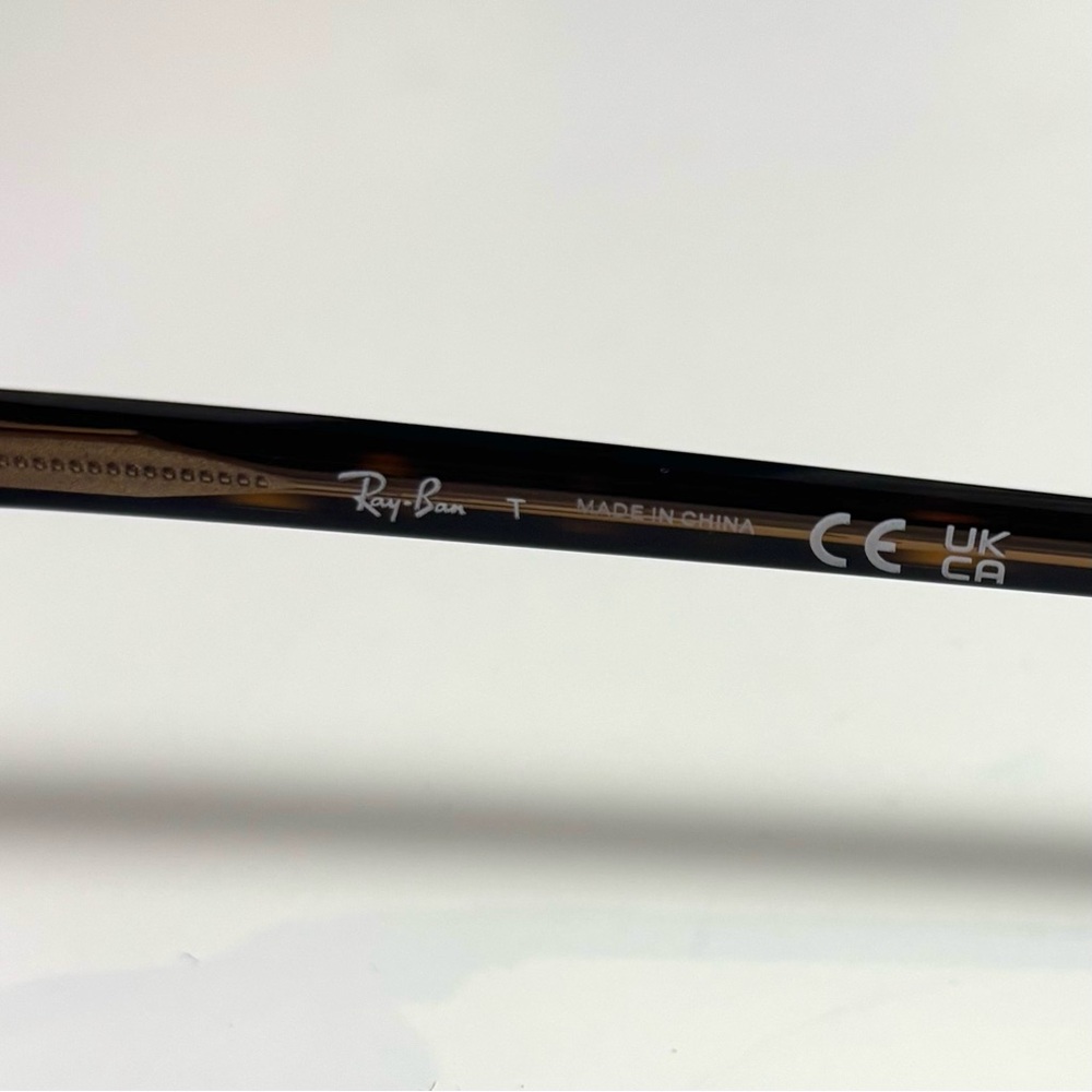Ray-Ban Bill Polished Havana On Transparent Brown
Light Brown Gradient 80s Inspo - Picture 6 of 11